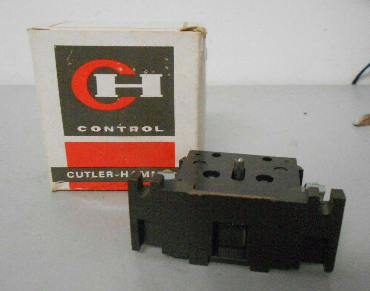 Cutler Hammer 10-1318 Auxiliary Contact Switch For 9560 9584 9586 9589 NOS 
