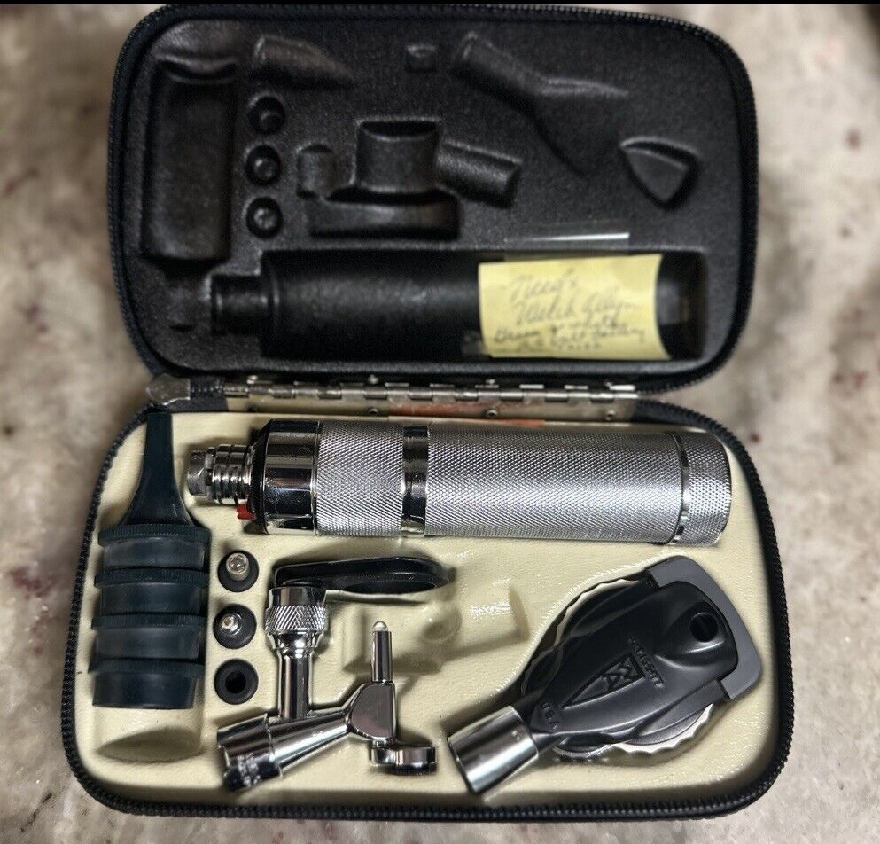 VINTAGE WELCH ALLYN DIAGNOSTIC SET OTOSCOPE & OPHTHALMOSCOPE IN CASE