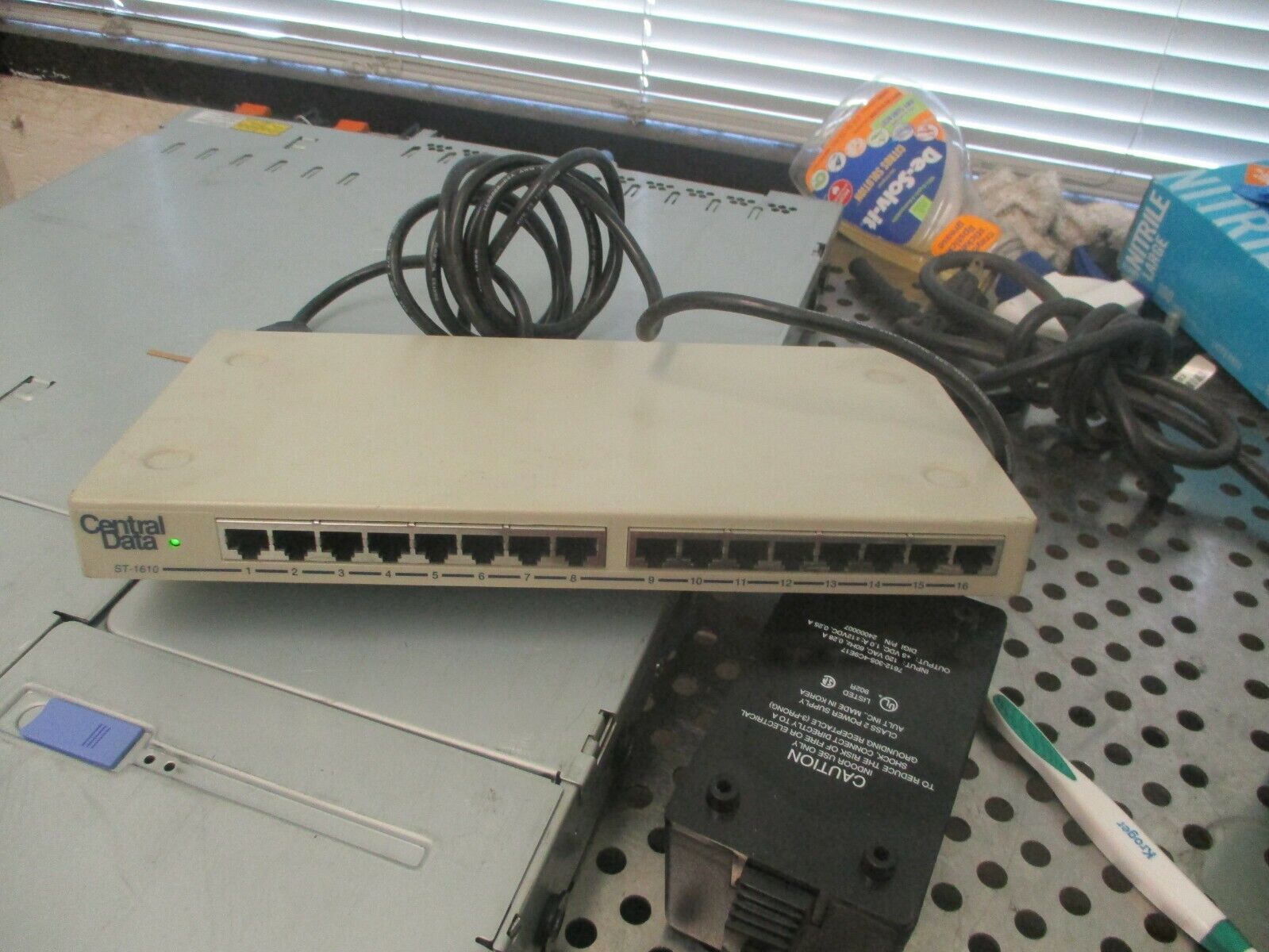 Central Data Model: ST-1610. 16-Port SCSI Terminal Server with AC Adapter 