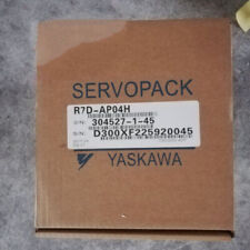Yaskawa OMRON SERVO DRIVE R7D-AP04H New In Box R7DAP04H Expedited Shipping picture