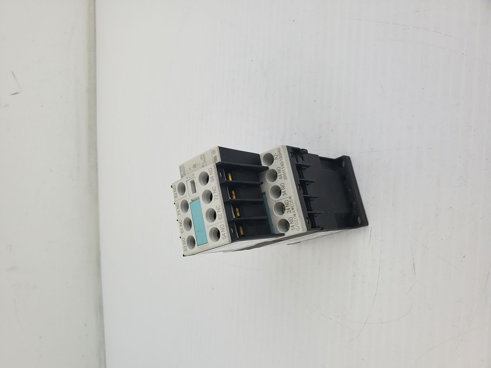 Siemens 3RH1140-1BB40 Contactor With 3RH1911-1FA22 Contact Block
