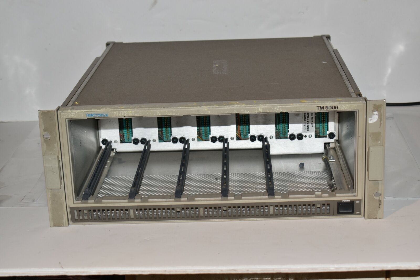  RF Tektronix TM5006 Power Module Mainframe (EC1)