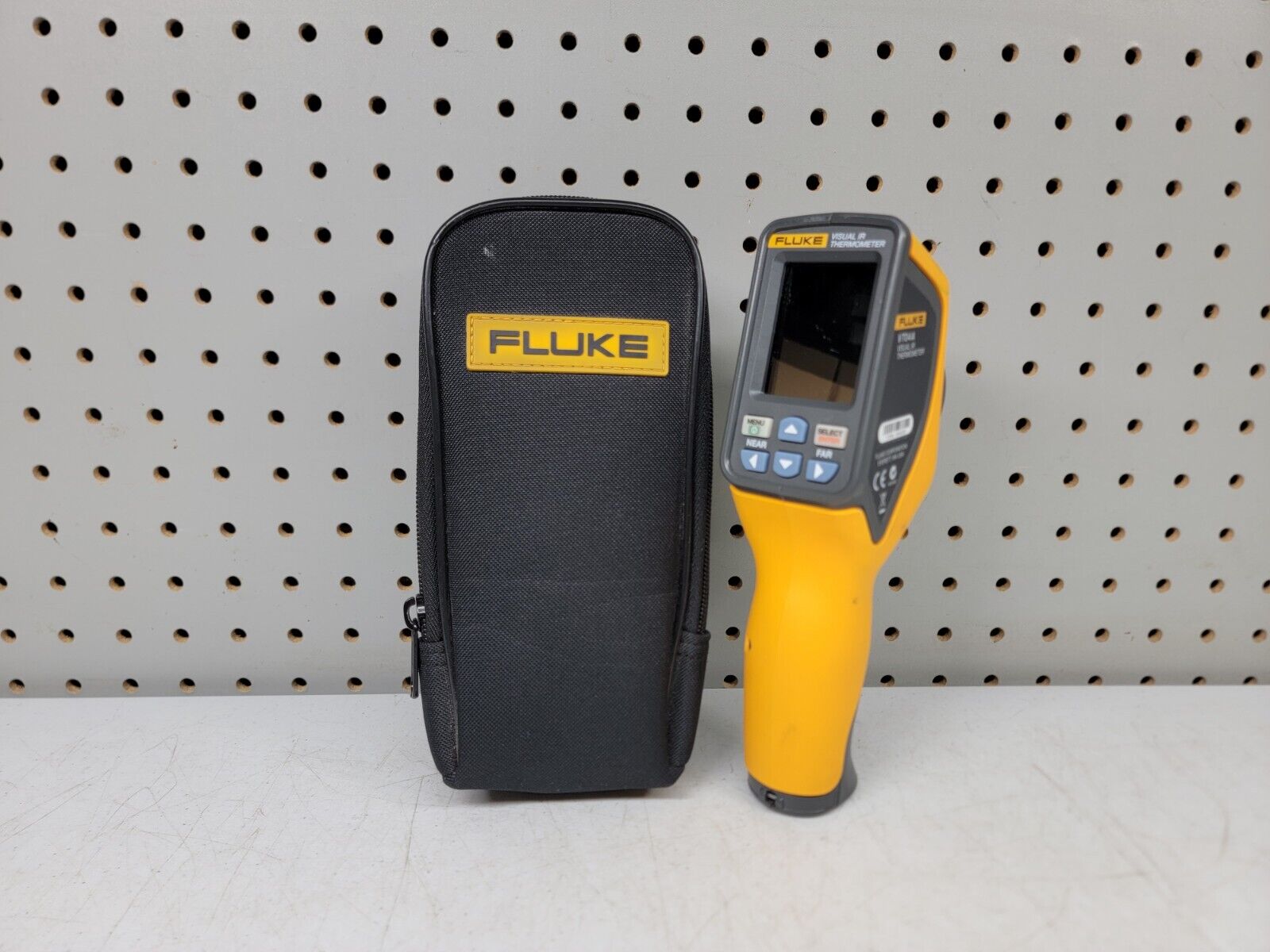 Fluke VT04A Visual IR Thermometer Infrared Heat Map Temp Measurement Cold / Hot
