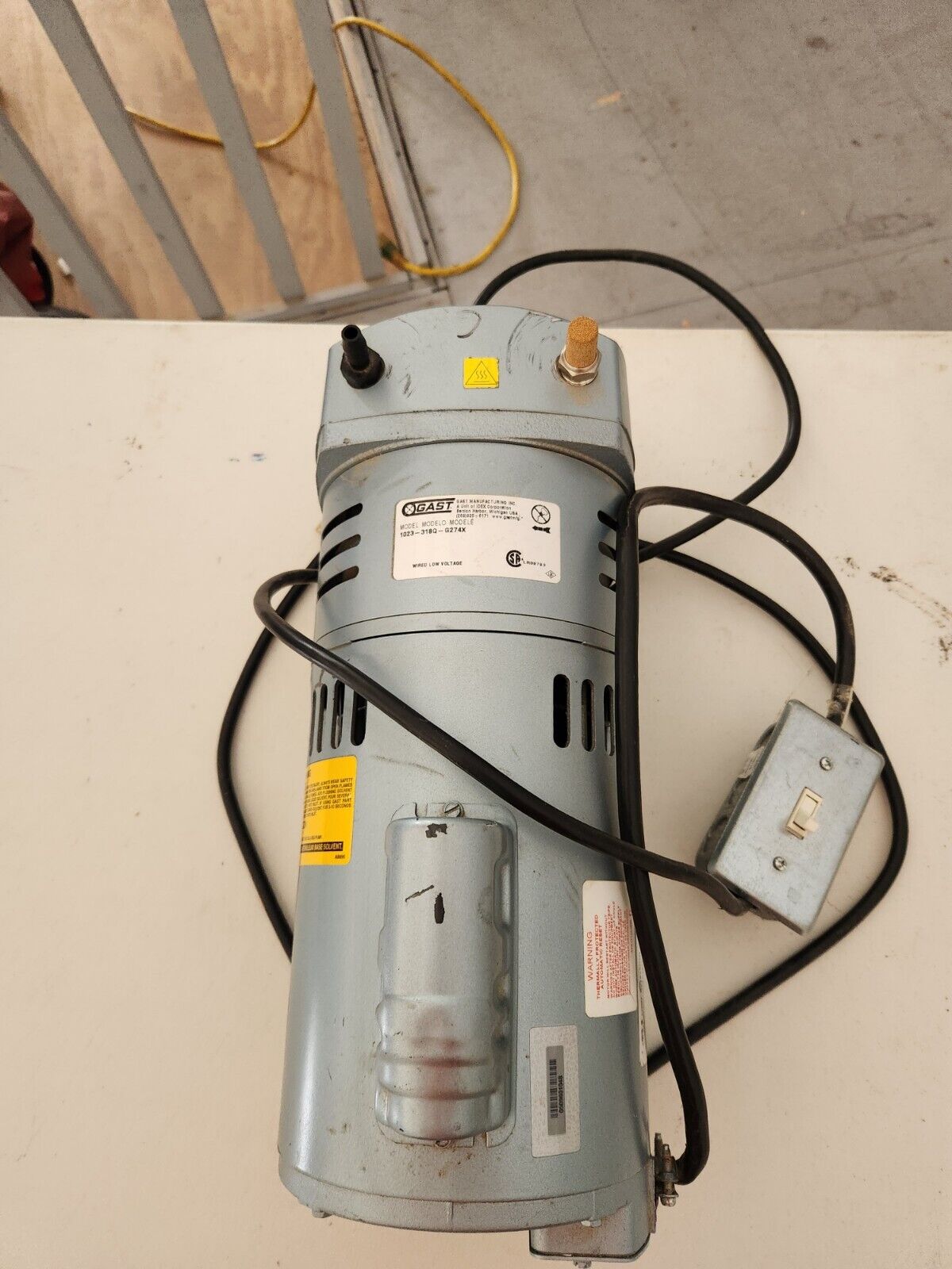 GAST Rotary Vane Vacuum Pump 1023-318Q-G274X 220V 1/2HP **tested**