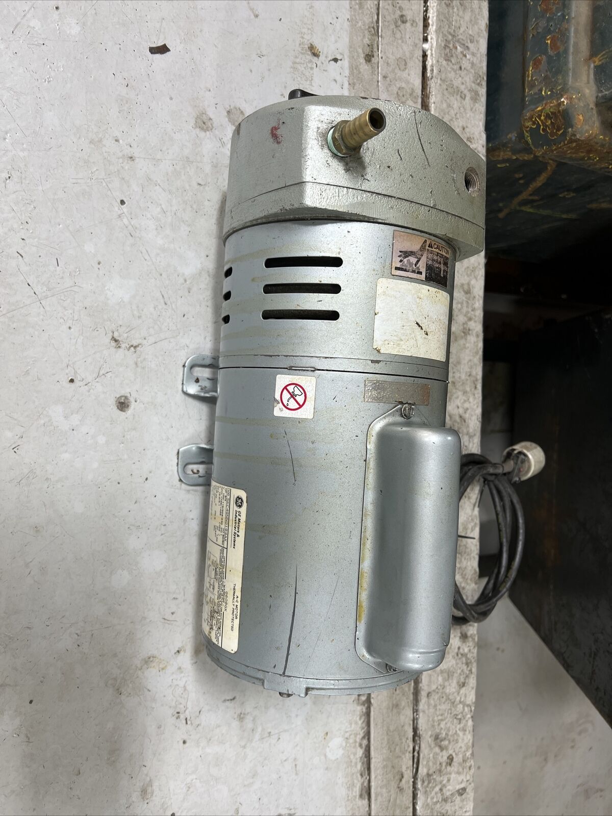 3/4 HP Gast Vacuum Pump Rotary Vane Compressor